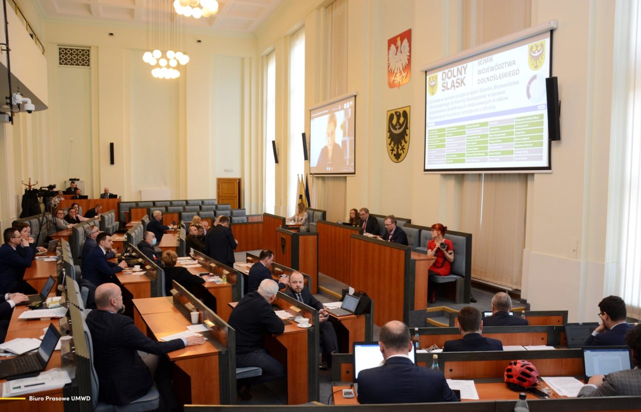 Sejmik apeluje do Komisji Europejskiej o pieniądze na pomoc uchodźcom