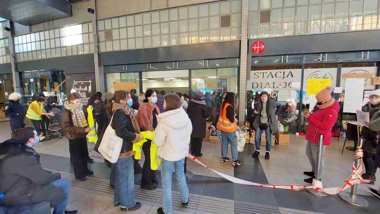 Przyjechały głodne dzieci i nie mam co im dać – w punktach pomocowych brakuje żywności